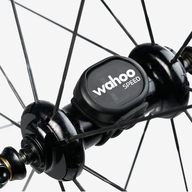 Wahoo ELEMNT Roam GPS Cycling Computer Bundle-3