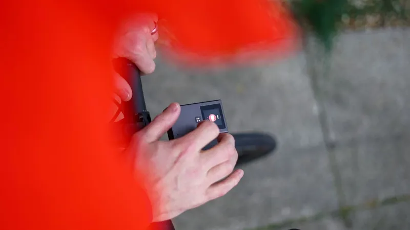 TOOO Cycling DVF100 Front Safety Camera Light Black one size-4