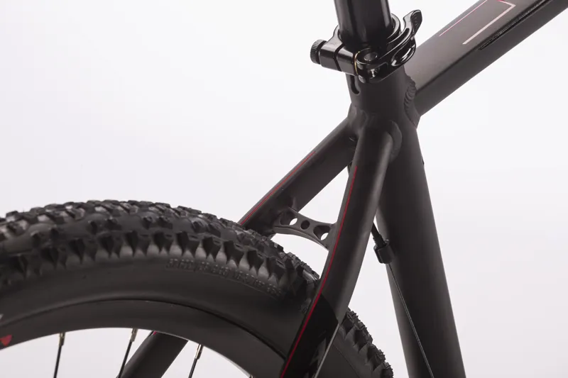 Drag Hardy 9.0 Alivio Hardtail Mountain Bike Black/Red-9