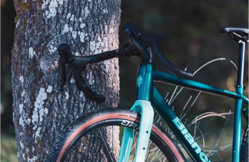 Bianchi Arcadex AL Gravel Bike GRX 610 12sp Turquoise Celeste Glossy-1