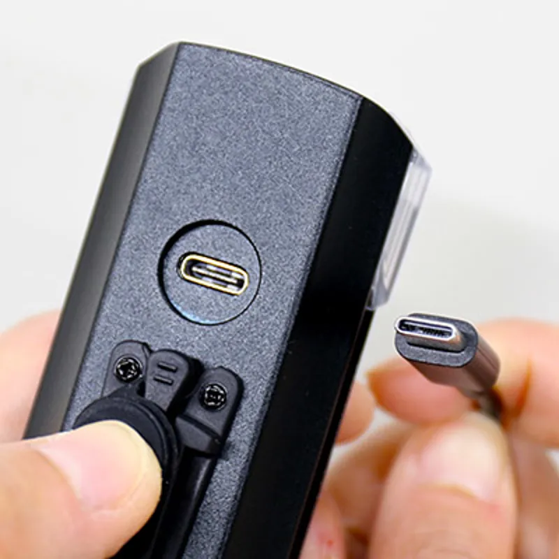 Cateye Ampp 1700 Front Bike Light: BLACK-6