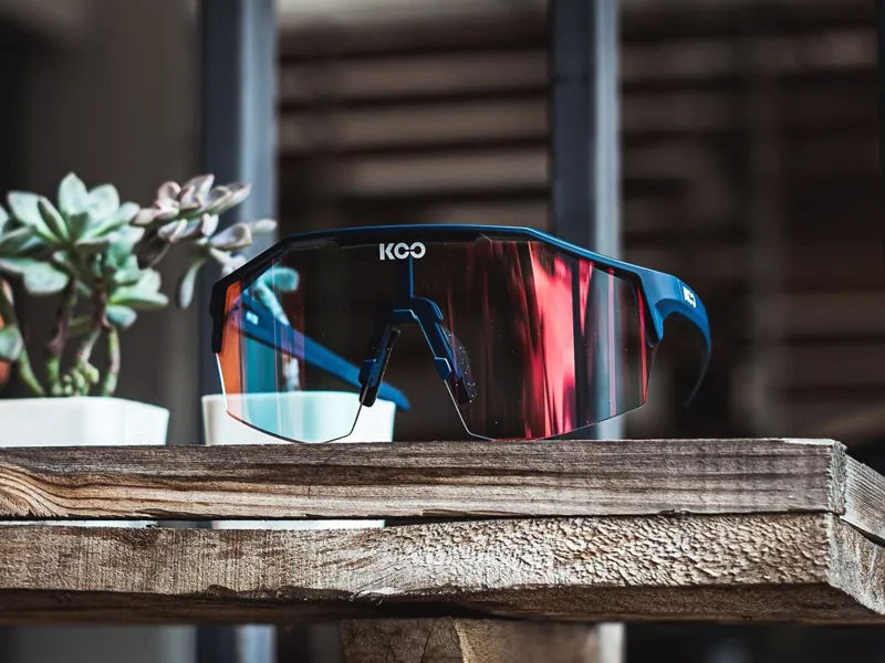 Koo Alibi Matt Dark Blue Frame Photochromatic Red Mirror Lenses-2
