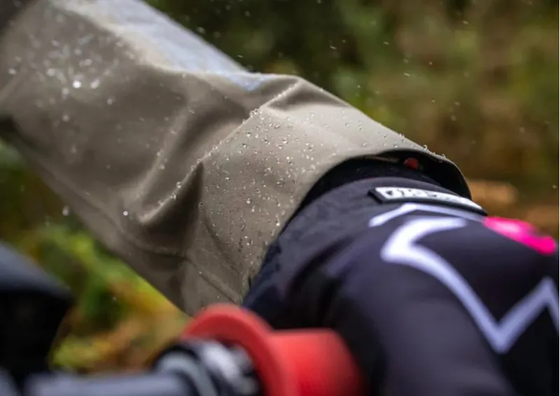 Muc Off Rain Shield Re-proofer 250ml Black-1