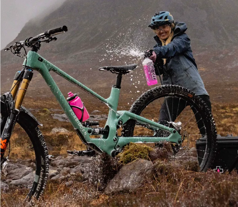 MucOff Mobile Pressure Washer with 1ltr Nano Cleaner Pink Black-8